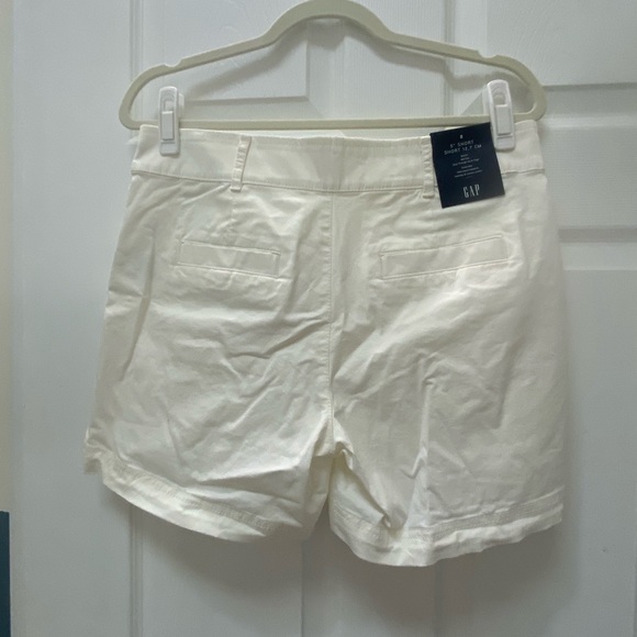 NWT GAP Shorts - Picture 2 of 2